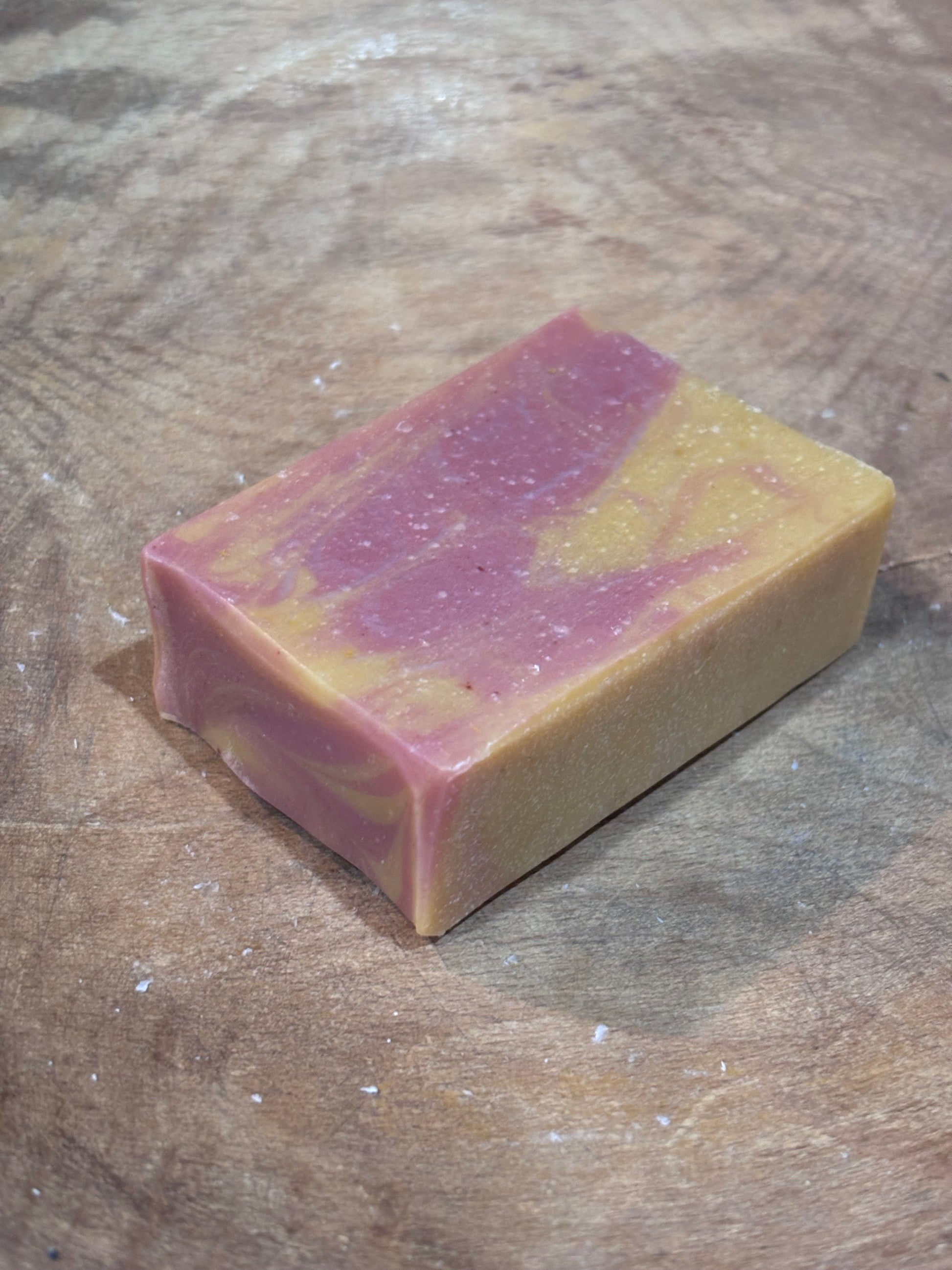 Smells a bit like fresh, mountain air first thing in the morning and cranberries with a slight hint of cinnamon. Ingredients include saponified oils of olive, coconut, palm, castor, cocoa butter and avocado oil, fragrance oil, rose clay and yellow brazilian clay
